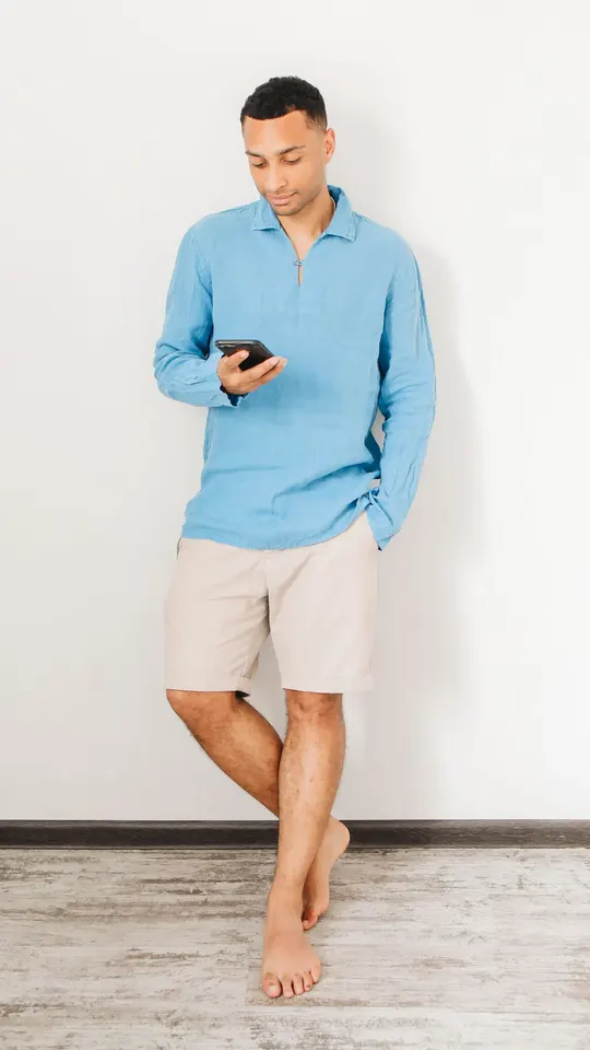 Look Linho e sarja: camisa de linho e bermuda de sarja
